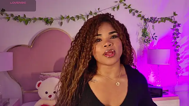 NahiaraReina online show from June 23, 1:42 pm