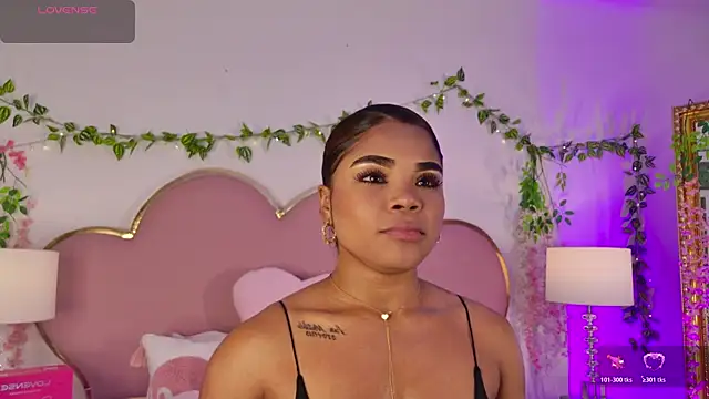 NahiaraReina online show from August 1, 1:43 pm