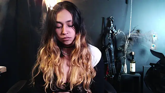 Snapshot of saba_the_courtesan chatting on October 3, 5:26 am saba the courtesan online show from October 3, 5:26 am