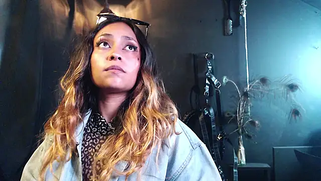 Snapshot of saba_the_courtesan chatting on October 16, 6:25 am saba the courtesan online show from October 16, 6:25 am