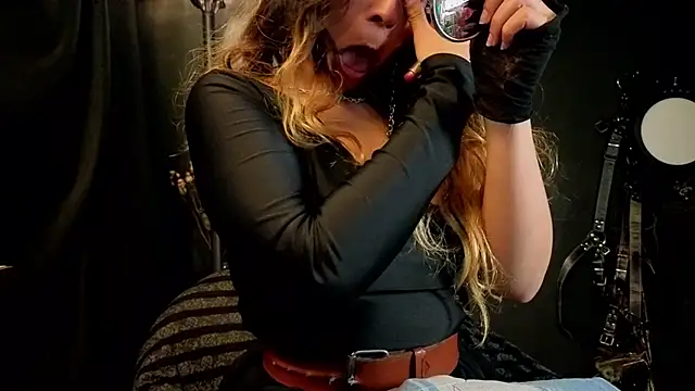 Snapshot of saba_the_courtesan chatting on February 14, 6:54 am saba the courtesan online show from February 14, 6:54 am