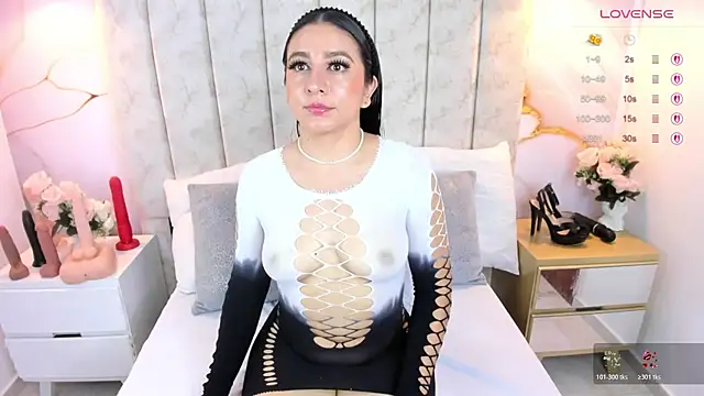 LauraSmith-01 online show from December 17, 9:21 pm