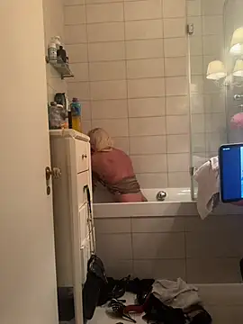 Snapshot of francaFerrariRoma chatting on February 4, 4:18 am francaFerrariRoma online show from February 4, 4:18 am