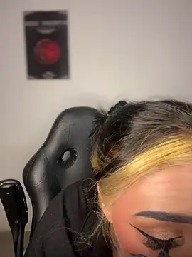 AnnikaMerliahh  online show from October 31, 4:13 am