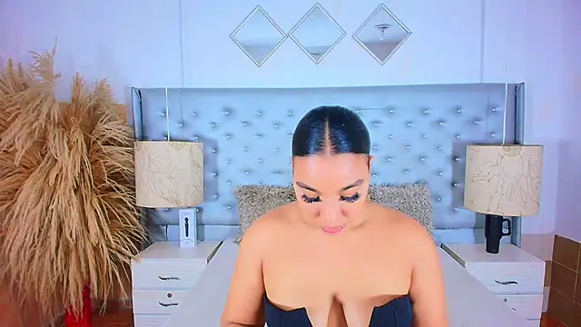 EileenBenzon online show from November 27, 3:58 pm