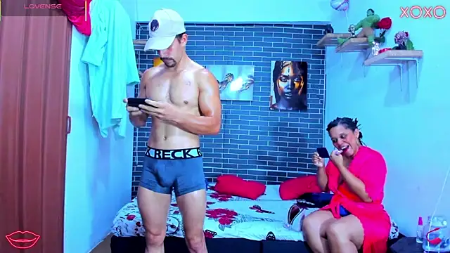 Snapshot of alessandro27yleonora chatting on October 9, 11:19 am alessandro27yleonora online show from October 9, 11:19 am