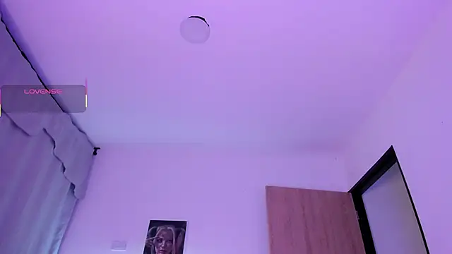 Snapshot of gaby_desire777 chatting on November 13, 6:23 am gaby desire777 online show from November 13, 6:23 am