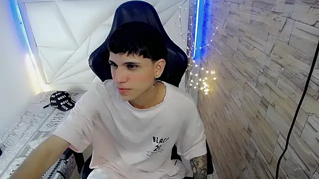 Snapshot of Brayan_lopezz chatting on December 3, 2:27 pm Brayan lopezz online show from December 3, 2:27 pm