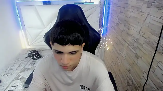 Snapshot of Brayan_lopezz chatting on December 4, 1:53 pm Brayan lopezz online show from December 4, 1:53 pm