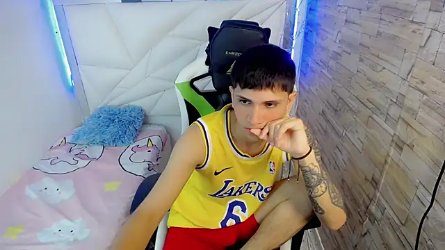 Snapshot of Brayan_lopezz chatting on January 18, 4:10 pm Brayan lopezz online show from January 18, 4:10 pm