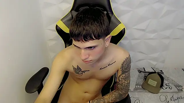 Snapshot of Brayan_lopezz chatting on January 25, 3:52 pm Brayan lopezz online show from January 25, 3:52 pm