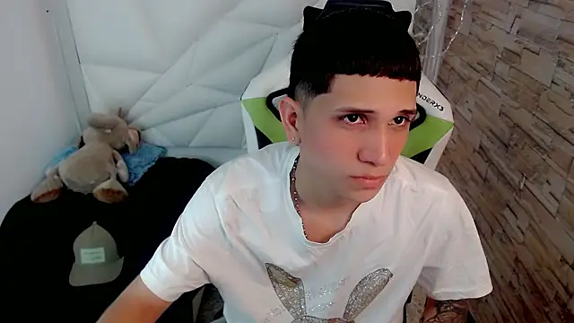 Snapshot of Brayan_lopezz chatting on February 3, 12:57 pm Brayan lopezz online show from February 3, 12:57 pm