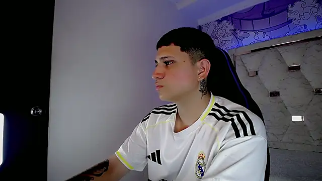 Brayan lopezz online show from April 28, 3:44 am