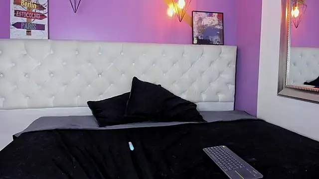 Snapshot of Candypoppy77 chatting on January 11, 11:24 pm Candypoppy77 online show from January 11, 11:24 pm