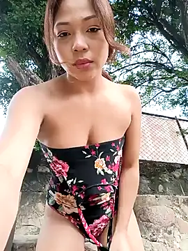 Snapshot of sweet_outdoor_charm chatting on December 13, 8:58 pm sweet outdoor charm online show from December 13, 8:58 pm