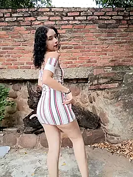 Snapshot of sweet_outdoor_charm chatting on November 12, 8:19 pm sweet outdoor charm online show from November 12, 8:19 pm