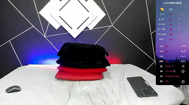 sofiakey online show from December 9, 4:12 am