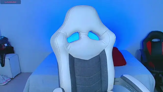 sofiakey online show from April 27, 5:05 am