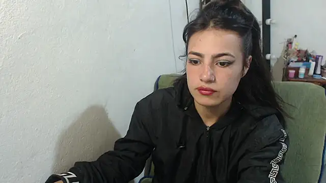 Snapshot of skinny_sweet2411 chatting on May 14, 1:45 am skinny sweet2411 online show from May 14, 1:45 am