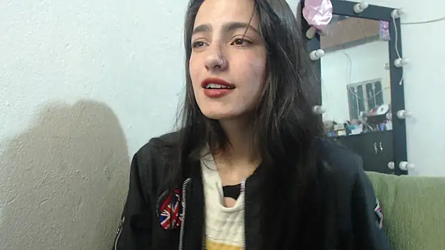 Snapshot of skinny_sweet2411 chatting on June 14, 2:24 am skinny sweet2411 online show from June 14, 2:24 am