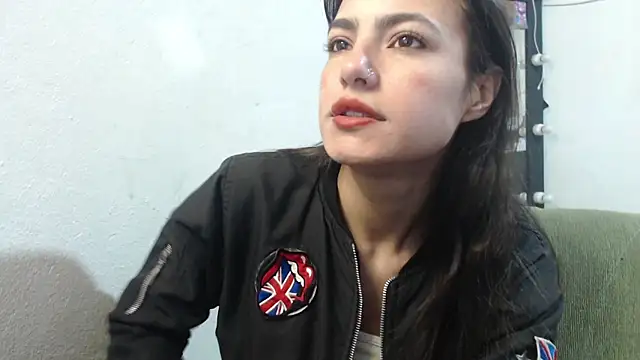 Snapshot of skinny_sweet2411 chatting on June 15, 2:19 pm skinny sweet2411 online show from June 15, 2:19 pm