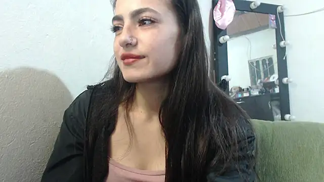 Snapshot of skinny_sweet2411 chatting on June 18, 6:24 am skinny sweet2411 online show from June 18, 6:24 am