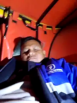 Snapshot of zeta29 chatting on November 5, 4:23 am zeta29 online show from November 5, 4:23 am