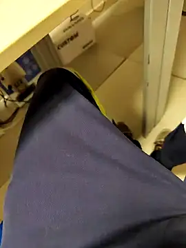 Snapshot of coppiapazza chatting on December 6, 12:23 am coppiapazza online show from December 6, 12:23 am