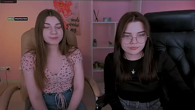 Snapshot of pure_radiance1 chatting on February 6, 9:43 am pure radiance1 online show from February 6, 9:43 am