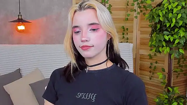 as1an girlfriend online show from January 28, 7:43 am