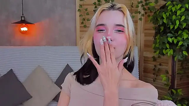 as1an girlfriend online show from January 29, 4:05 am