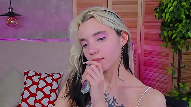 as1an girlfriend online show from March 11, 6:32 am