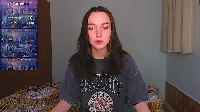 Snapshot of Wild_Sophie_ chatting on December 29, 8:48 pm Wild Sophie online show from December 29, 8:48 pm