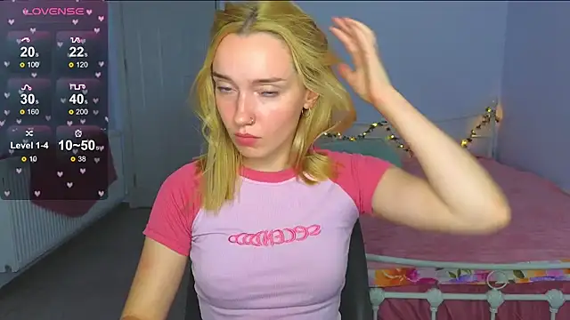 Snapshot of Wild_Sophie_ chatting on September 21, 6:42 pm Wild Sophie online show from September 21, 6:42 pm