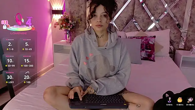 Snapshot of KatherineGomez chatting on October 15, 2:01 am KatherineGomez online show from October 15, 2:01 am