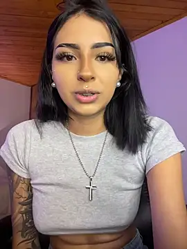 Snapshot of Hilary_pinkk chatting on May 9, 10:04 pm Hilary pinkk online show from May 9, 10:04 pm