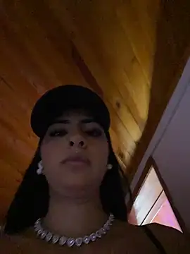 Snapshot of Hilary_pinkk chatting on May 27, 1:24 am Hilary pinkk online show from May 27, 1:24 am