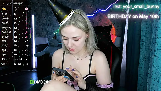 Snapshot of Your_small_bunny chatting on May 9, 2:06 am Your small bunny online show from May 9, 2:06 am