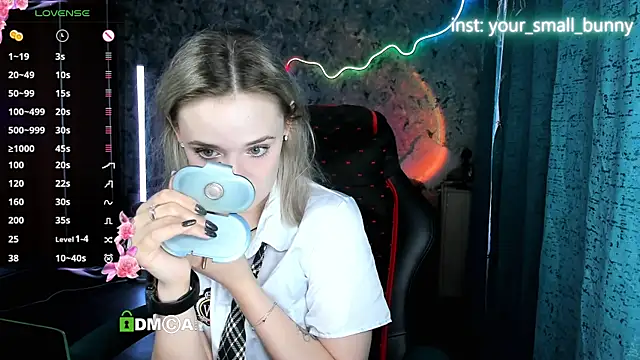 Snapshot of Your_small_bunny chatting on August 2, 2:10 am Your small bunny online show from August 2, 2:10 am