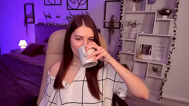 Snapshot of BellaSweetHeart chatting on February 24, 1:31 pm BellaSweetHeart online show from February 24, 1:31 pm