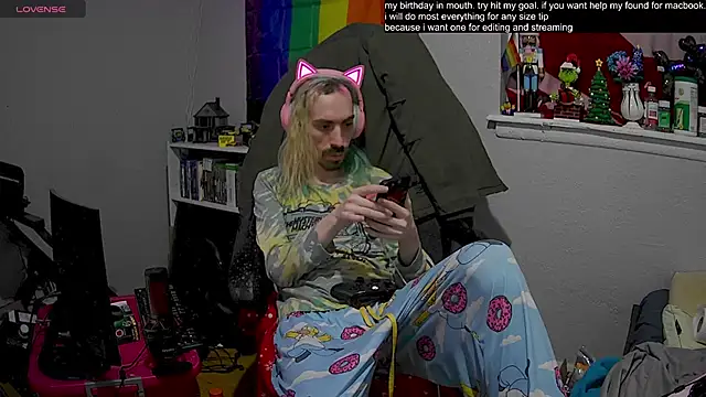 Snapshot of tallnerdyguy chatting on February 4, 2:07 am tallnerdyguy online show from February 4, 2:07 am