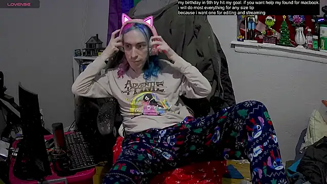 Snapshot of tallnerdyguy chatting on February 13, 2:45 am tallnerdyguy online show from February 13, 2:45 am