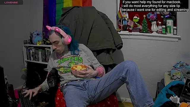 Snapshot of tallnerdyguy chatting on February 17, 2:20 am tallnerdyguy online show from February 17, 2:20 am