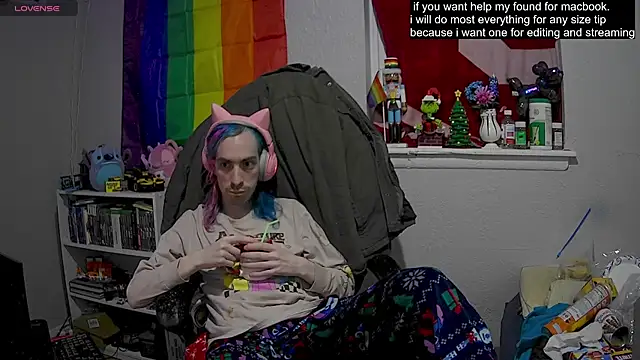 Snapshot of tallnerdyguy chatting on February 19, 2:01 am tallnerdyguy online show from February 19, 2:01 am