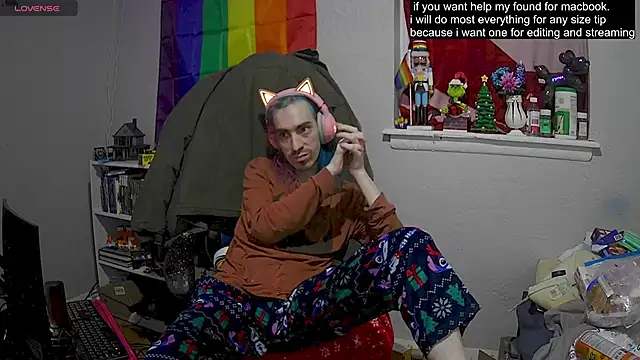 Snapshot of tallnerdyguy chatting on February 22, 2:06 am tallnerdyguy online show from February 22, 2:06 am