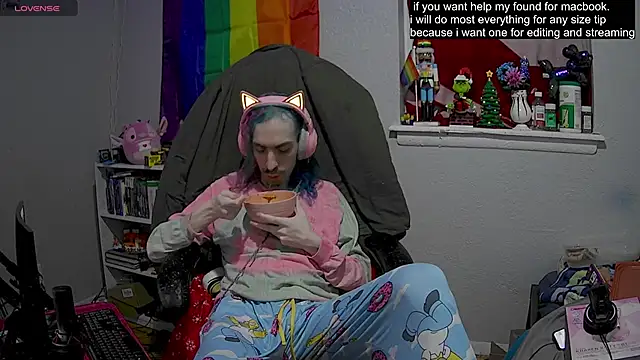 Snapshot of tallnerdyguy chatting on February 25, 2:14 am tallnerdyguy online show from February 25, 2:14 am