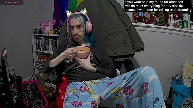 Snapshot of tallnerdyguy chatting on February 27, 3:36 am tallnerdyguy online show from February 27, 3:36 am