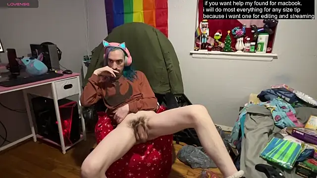 Snapshot of tallnerdyguy chatting on March 6, 2:41 am tallnerdyguy online show from March 6, 2:41 am