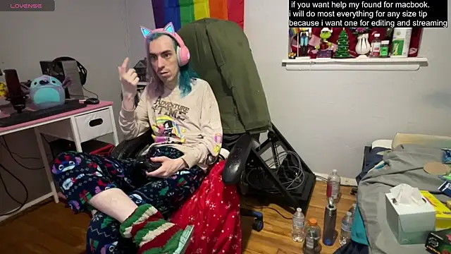 Snapshot of tallnerdyguy chatting on March 11, 1:16 am tallnerdyguy online show from March 11, 1:16 am