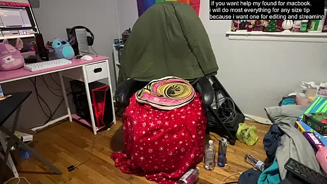 Snapshot of tallnerdyguy chatting on March 14, 1:37 am tallnerdyguy online show from March 14, 1:37 am